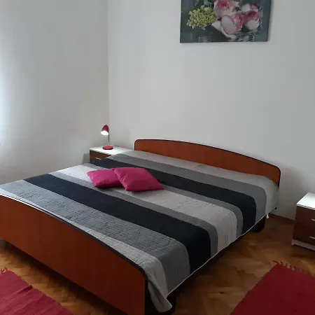 Apartman Ana * Ližnjan